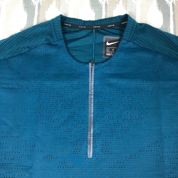 ✔️NIKE TECH PACK REFLECTIVE RUNNING SHIRT - Picture 9 of 13